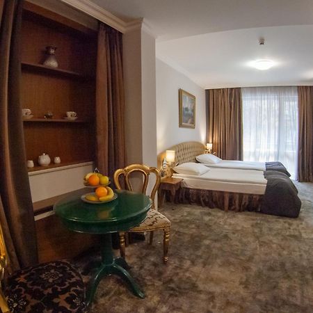 Meg-Lozenetz Hotel Sofia Bagian luar foto