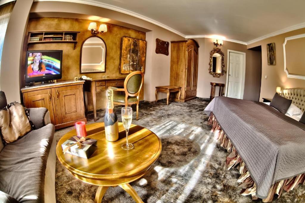 Meg-Lozenetz Hotel Sofia Bagian luar foto