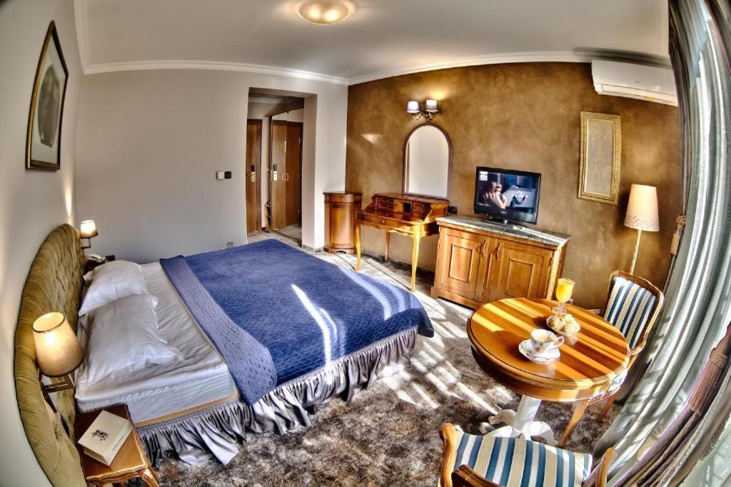 Meg-Lozenetz Hotel Sofia Bagian luar foto
