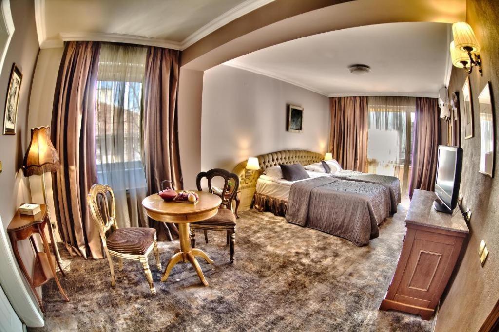 Meg-Lozenetz Hotel Sofia Bagian luar foto
