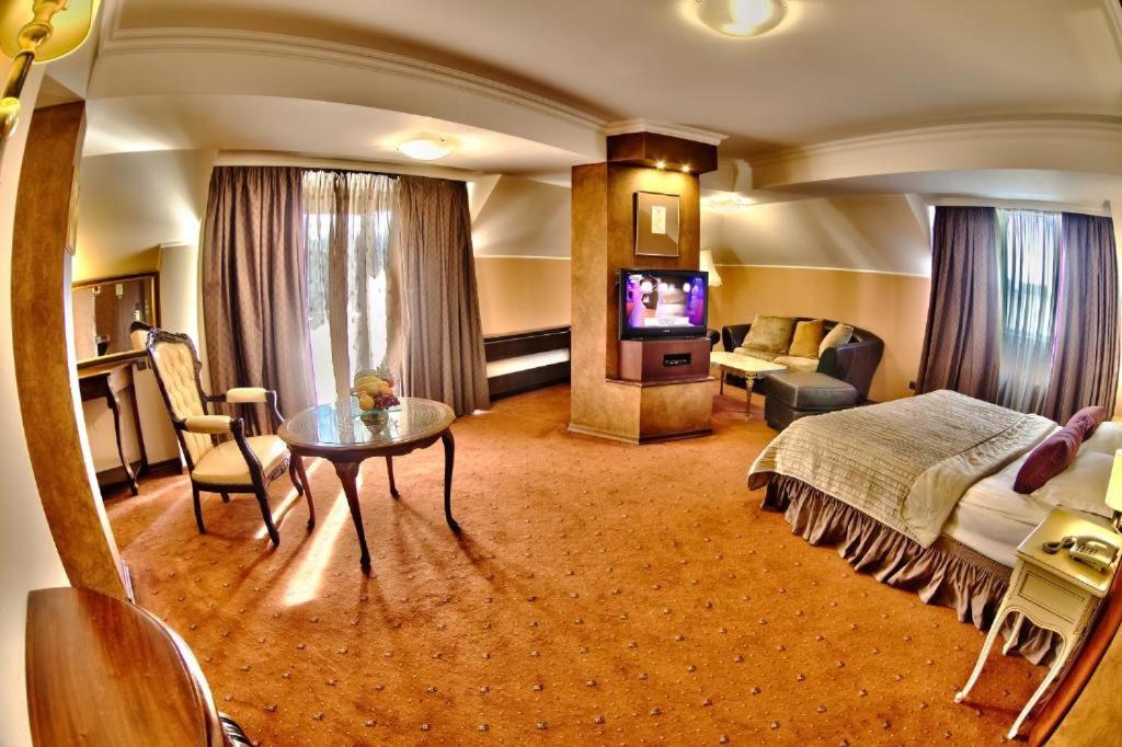 Meg-Lozenetz Hotel Sofia Bagian luar foto