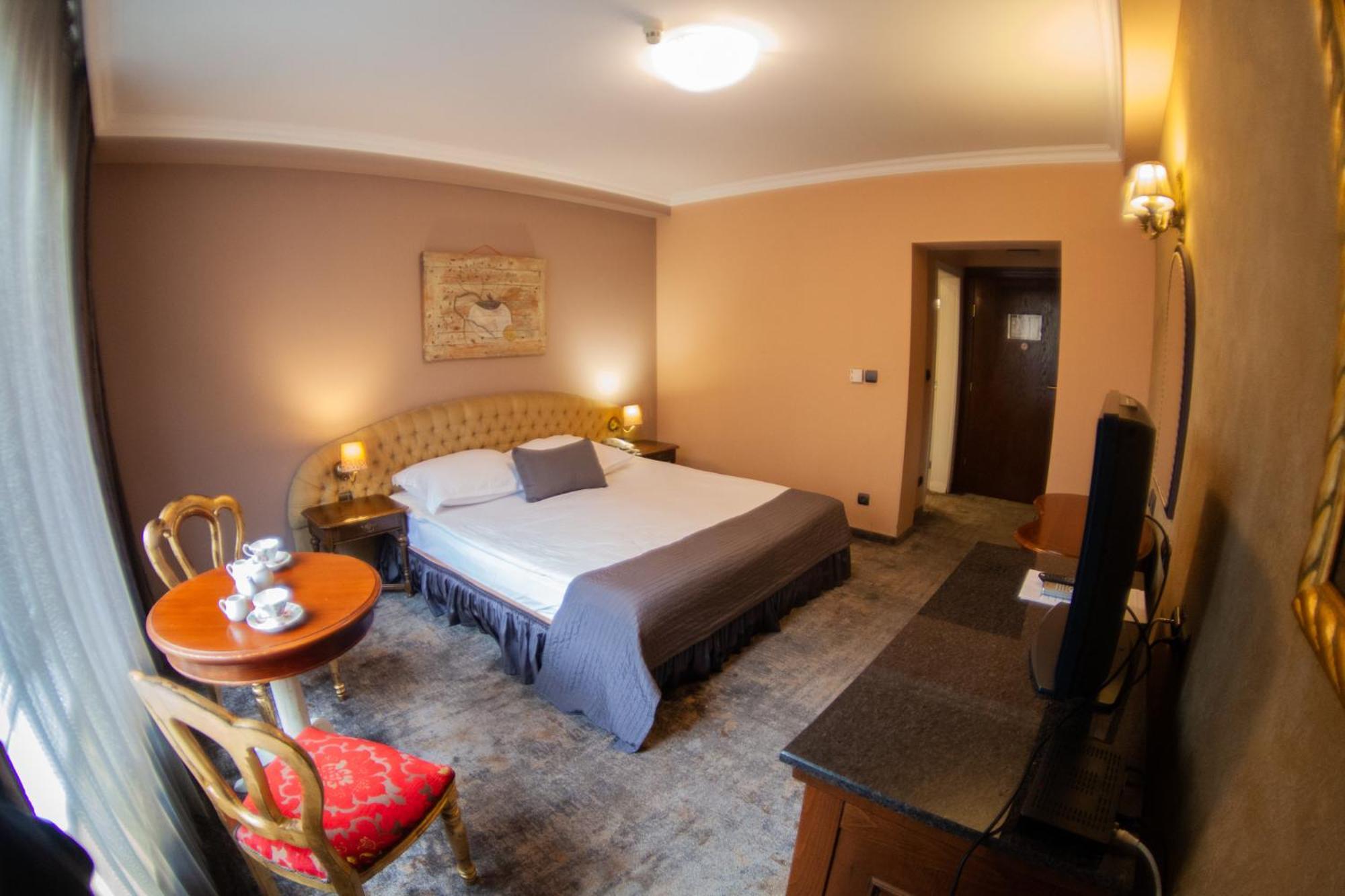 Meg-Lozenetz Hotel Sofia Bagian luar foto