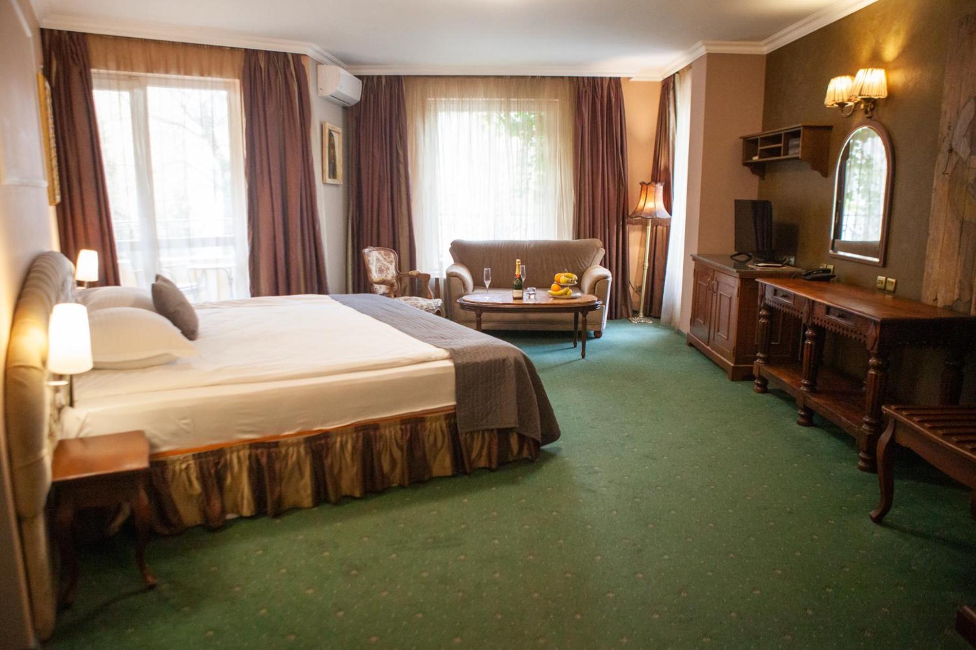 Meg-Lozenetz Hotel Sofia Bagian luar foto
